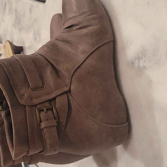 BareTraps Brown Ankle Boots - Picture 2 of 8